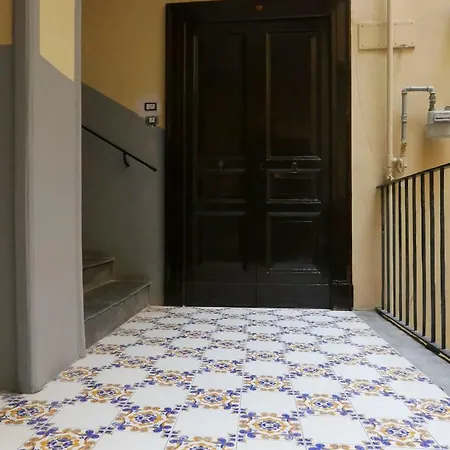Apartment Chiatamone 27 *