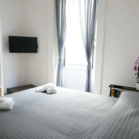 Chiatamone 27 Apartment